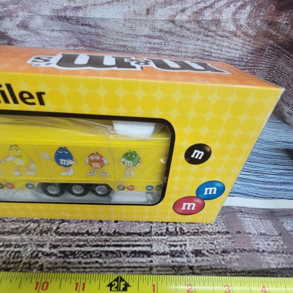 2009 Mars INC O scale M&M vendors semi trailer sealed yellow - Picture 4 of 7